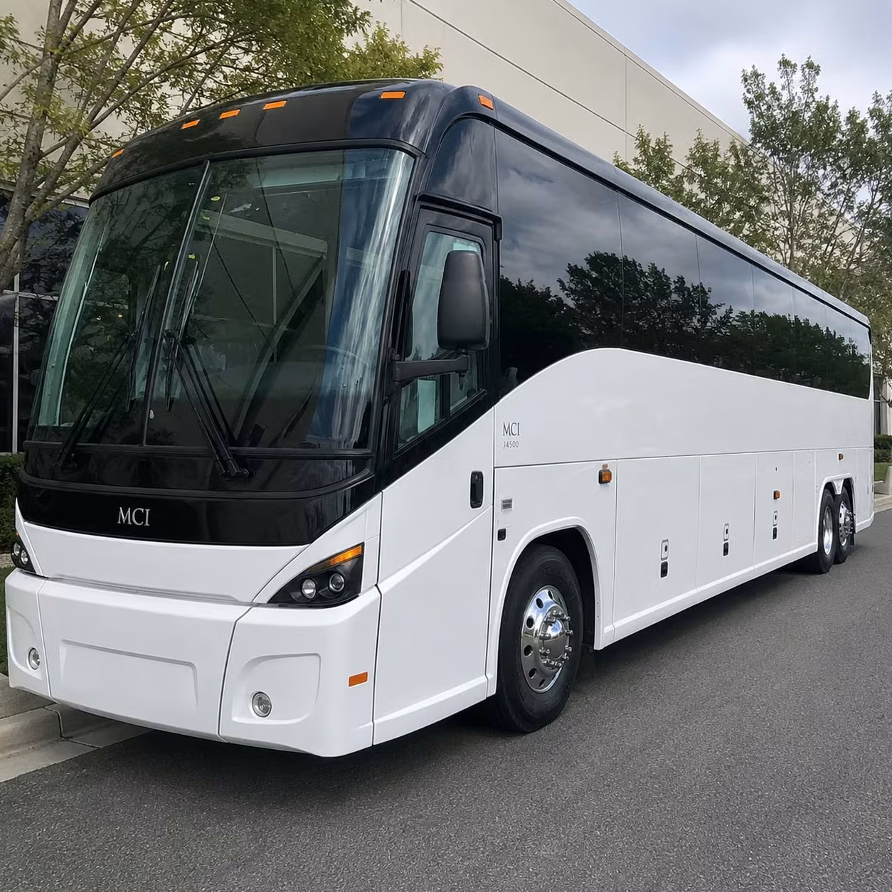 daily commuter shuttles between livermore and bay area bart stations